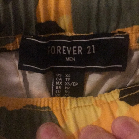 Yellow Camo Shorts (Cotton/Twill) - Flat Front - Forever 21 - Men's Size XS - Picture 3 of 3